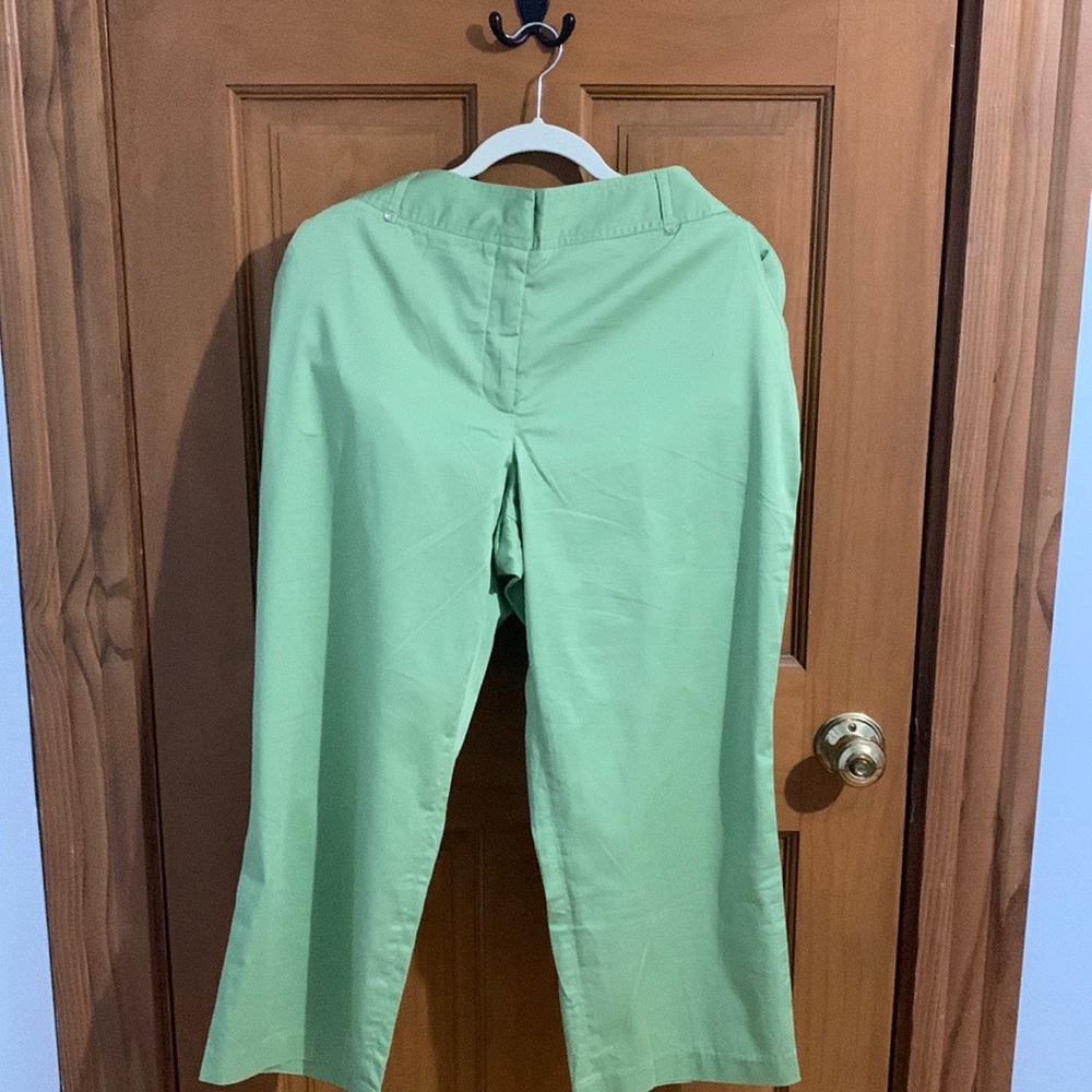 Woman’s Dalia collection 16X capris.